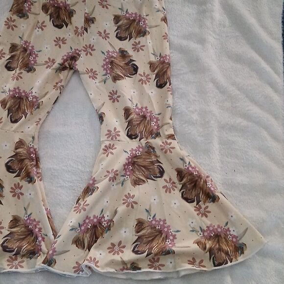 Highland cow print light yellow tan mauve print bell bottoms pull on pants Sz 4 - Picture 3 of 6